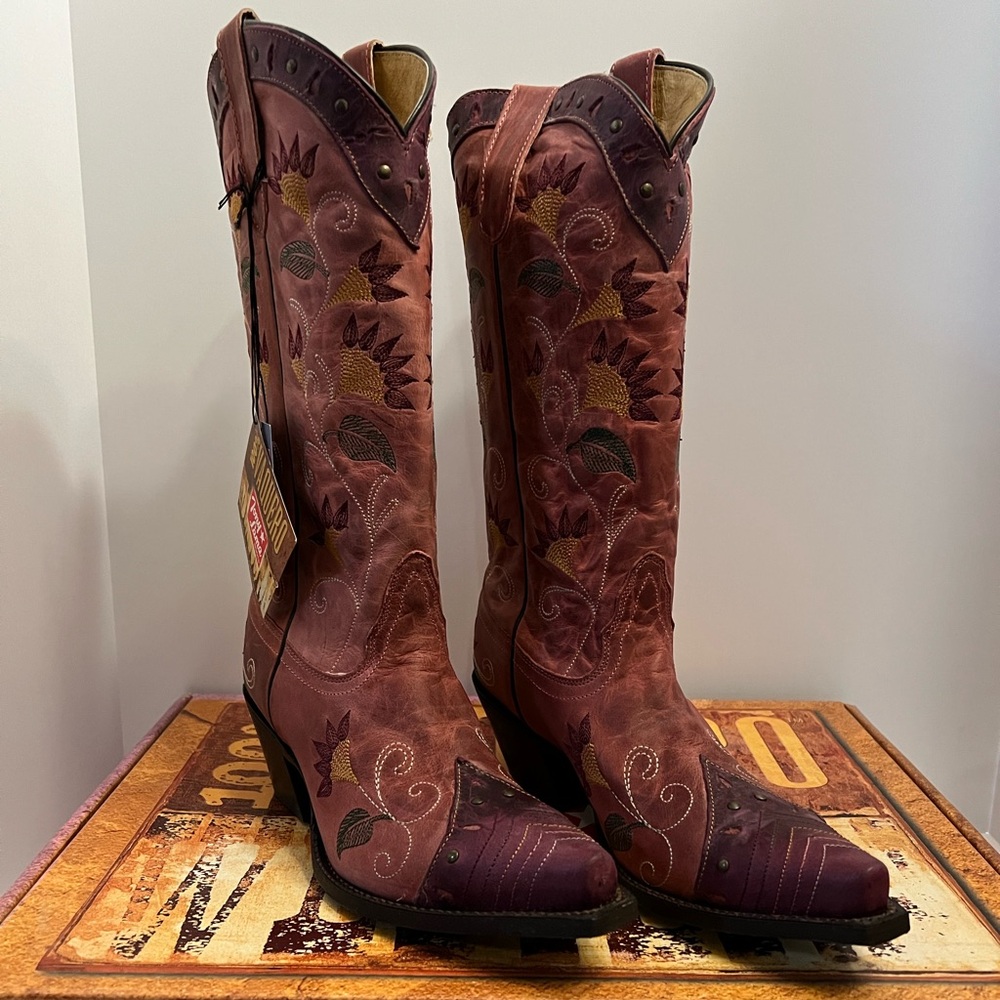 Brand new Vaquero Tony Lama Cowgirl boots, with tags and original box.